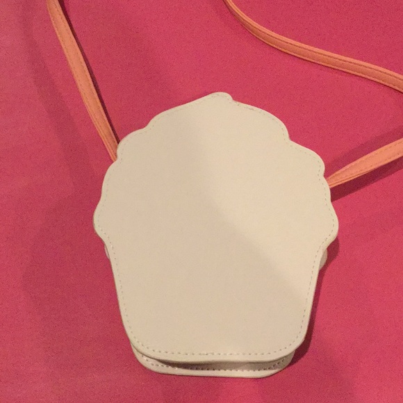 A cupcake purse - Picture 3 of 4